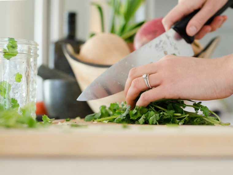 woman chopping vegetables in the kitchen.
